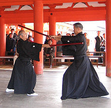 Description : http://upload.wikimedia.org/wikipedia/commons/thumb/4/41/Kenjutsu_001.jpg/220px-Kenjutsu_001.jpg